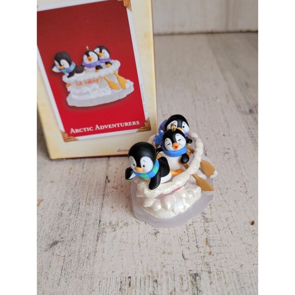 Hallmark Arctic adventures ornament Xmas penguin Glitter - Picture 2 of 5